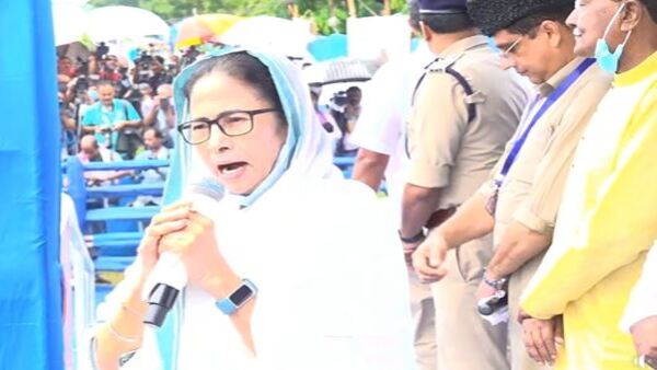 নাম না করে কেন্দ্র ও বিজেপিকে আক্রমণ