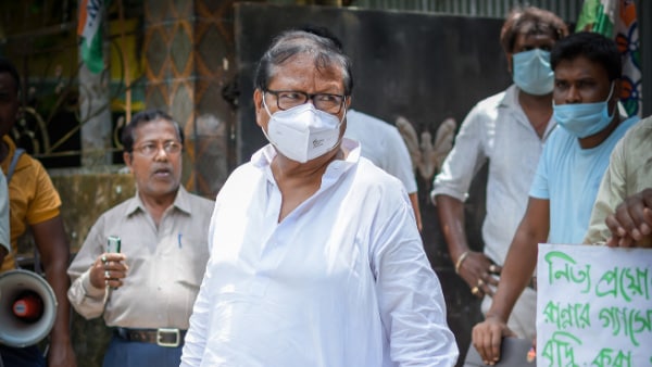 দলবদলের পরেই মেয়ে স্কুলে চাকরি পান