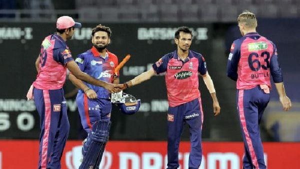 কে কোথায় দাঁড়িয়ে?