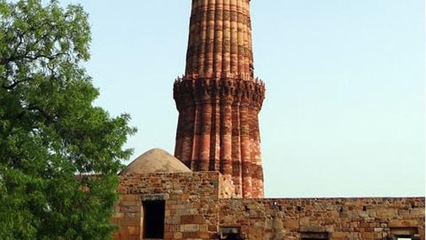 কুতুব মিনারে ভারী পুলিশ মোতায়েন