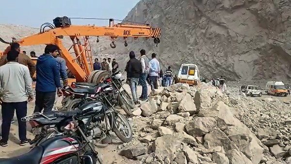 চলছে শুধুমাত্র ছোট যান