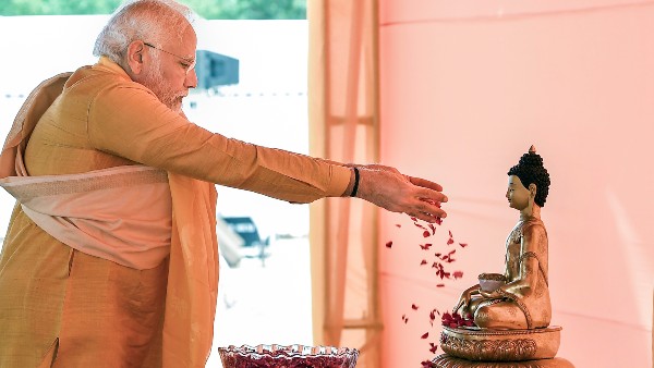 বুদ্ধ স্মরণ মোদীর