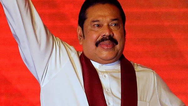 পালিয়ে বেরাচ্ছেন রাজাপােক্ষ