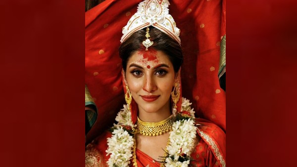 নববধূ বেশ রুক্মিণী, বর বেশে দেব! ছবি দেখে খুশী ভক্তরা নববধূ বেশ রুক্মিণী, বর বেশে দেব! ছবি দেখে খুশী ভক্তরা