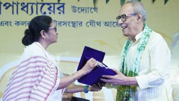 মমতাকে পুরস্কৃত করার অ্যাকাডেমির সম্মান ফেরালেন রত্না মমতাকে পুরস্কৃত করার অ্যাকাডেমির সম্মান ফেরালেন রত্না