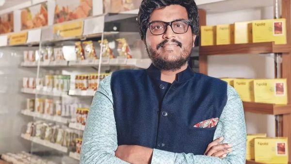 পিকের বিপরীতে এসকে