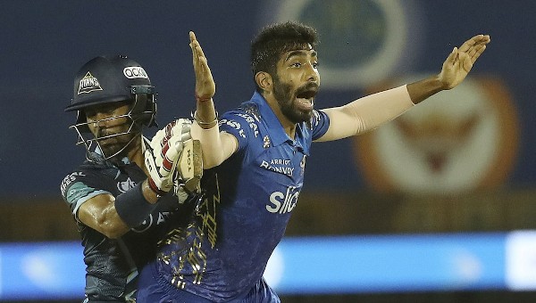 IPL 2022: কাজে এল না ঋদ্ধিমান-শুভমনের দাপুটে ইনিংস, গুজরাতের বিরুদ্ধে চলতি আইপিএল-এ দ্বিতীয় জয় মুম্বইয়ের IPL 2022: কাজে এল না ঋদ্ধিমান-শুভমনের দাপুটে ইনিংস, গুজরাতের বিরুদ্ধে চলতি আইপিএল-এ দ্বিতীয় জয় মুম্বইয়ের
