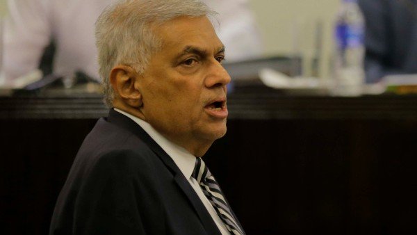 রাজনৈতিক সংকটে দেশ