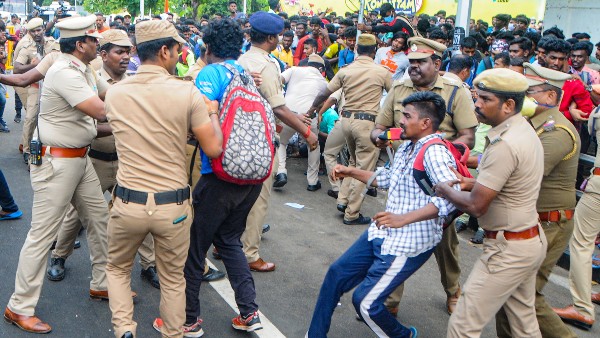 বিক্ষোভের নামে সরকারি সম্পত্তি ধ্বংসকারীদের বিরুদ্ধে কড়া পদক্ষেপ!