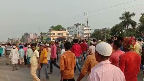 হাসপাতালে কাছে দোকানেও হামলা