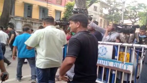 আততায়ীরা পরিচিত