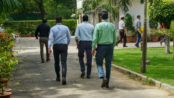 অভিষেকের বাড়িতে সিবিআই