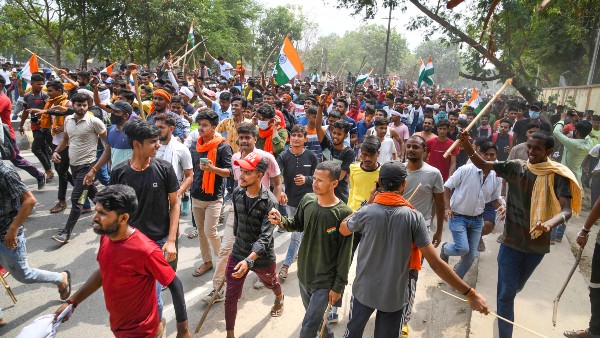 হিংসাত্মক বিক্ষোভকারীদের তথ্য জোগাড় করছে বারাণসী প্রশাসন!
