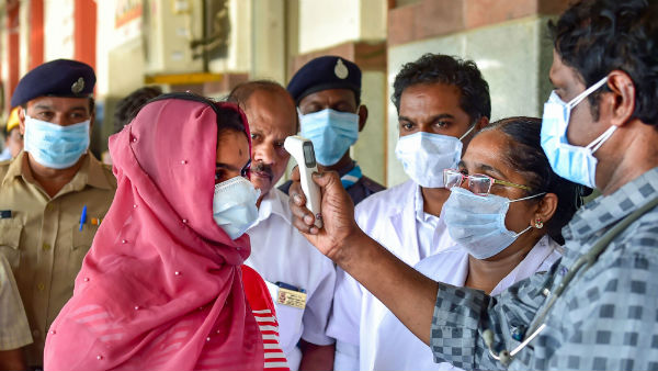 গতকালের চেয়ে অনেকটাই কমল দেশের দৈনিক করোনা সংক্রমণ গতকালের চেয়ে অনেকটাই কমল দেশের দৈনিক করোনা সংক্রমণ