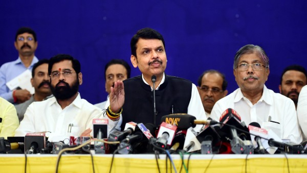 অসন্তোষের আগুন হাতিয়ার দেবেন্দ্র ফড়নবীশের