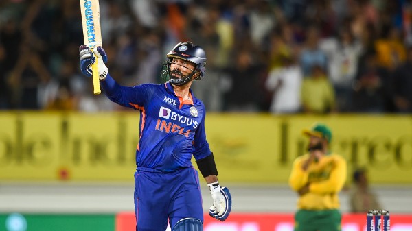 IND vs SA: রাজকোটে ধোনির এই রেকর্ড ভেঙে দিলেন দীনেশ কার্তিক IND vs SA: রাজকোটে ধোনির এই রেকর্ড ভেঙে দিলেন দীনেশ কার্তিক