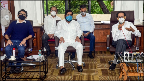 মহারাষ্ট্রের রাজনীতিতে আদিত্যর সক্রিয়তা ও নতুনদের নিয়ে আসা!