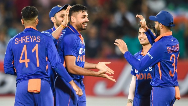 IND vs SA: চতুর্থ টি-২০ ম্যাচে দক্ষিণ আফ্রিকাকে নাস্তানাবুদ করে সিরিজে সমতা ফিরিয়ে আনল ভারত IND vs SA: চতুর্থ টি-২০ ম্যাচে দক্ষিণ আফ্রিকাকে নাস্তানাবুদ করে সিরিজে সমতা ফিরিয়ে আনল ভারত