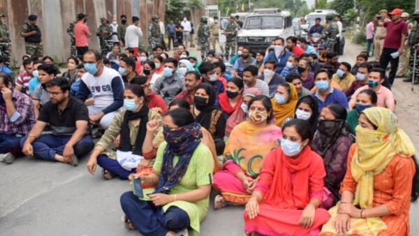 সাম্প্রতিক সময়ে সন্ত্রাসীদের হাতক খুন হতে হয়েছে যে সব কাশ্মীরি হিন্দুদের!