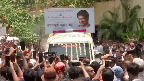 শ্রেয়া ঘোষাল ভেঙে পড়েন