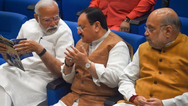শীর্ষ নেতাদের মধ্যে কন্দোল