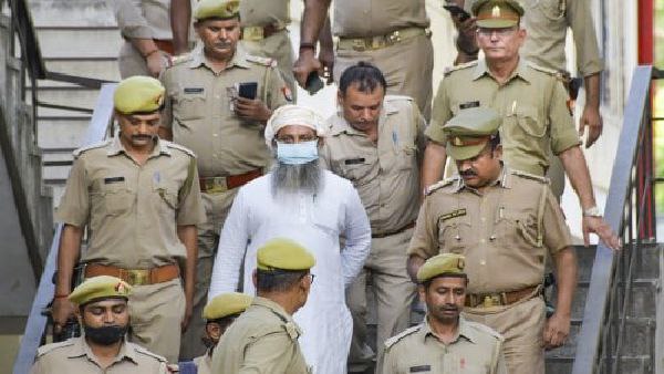 বারাণসী বিস্ফোরণে দোষী ওয়ালিউল্লাহর ফাঁসির নির্দেশ বারাণসী বিস্ফোরণে দোষী ওয়ালিউল্লাহর ফাঁসির নির্দেশ