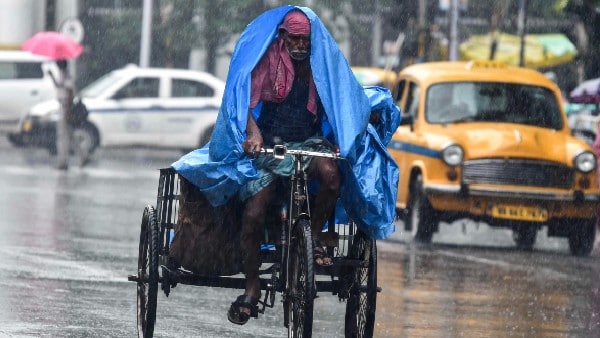 কলকাতায় মেঘলা আকাশ
