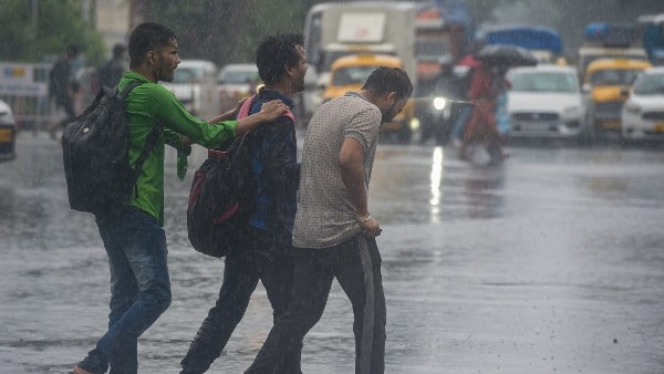 দক্ষিণবঙ্গের ৩ জেলায় ভারী বৃষ্টির পূর্বাভাস