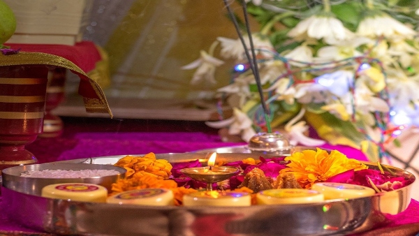 পুজো–অর্চনা করুন নিয়মিতভাবে