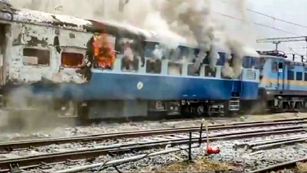 বিক্ষোভের পিছনে রয়েছে বেকারত্ব, বলছেন বিশেষজ্ঞরা!
