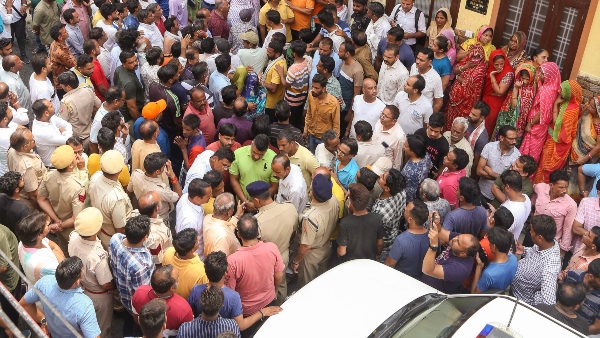 ১৫ জুন পুলিশের কাছে অভিযোগ
