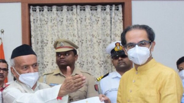 পদত্যাগ উদ্ধবের
