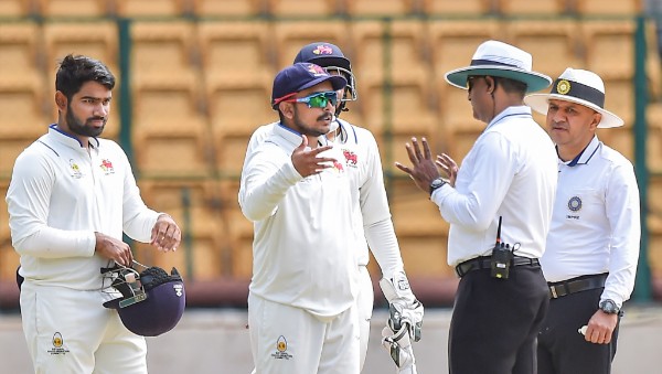 Ranji Trophy Final 2022: মু্ম্বইকে কড়া চ্যালেঞ্জ মধ্যপ্রদেশের, জমে গিয়েছে রঞ্জি ফাইনাল Ranji Trophy Final 2022: মু্ম্বইকে কড়া চ্যালেঞ্জ মধ্যপ্রদেশের, জমে গিয়েছে রঞ্জি ফাইনাল