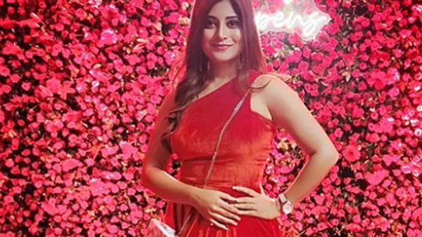 'মনের মানুষেরও সনে'