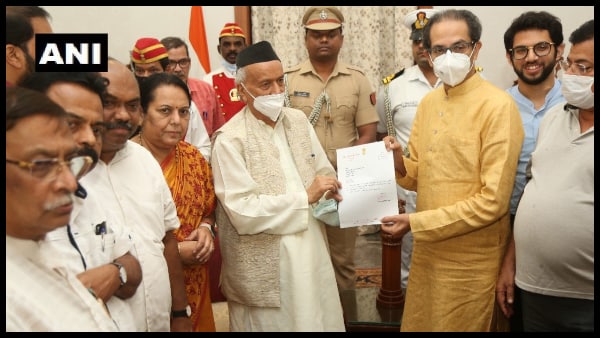 রাতেই গেলেন মন্দিরে রাতেই গেলেন মন্দিরে