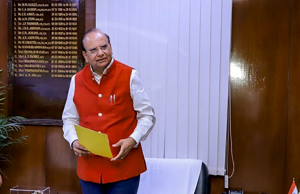 বিরাট দুর্নীতি কেজরির অফিসে , ডেপুটি সেক্রেটারি সহ দুই সাব-ডিভিশনাল ম্যাজিস্ট্রেটকে বরখাস্ত গভর্নরের বিরাট দুর্নীতি কেজরির অফিসে , ডেপুটি সেক্রেটারি সহ দুই সাব-ডিভিশনাল ম্যাজিস্ট্রেটকে বরখাস্ত গভর্নরের