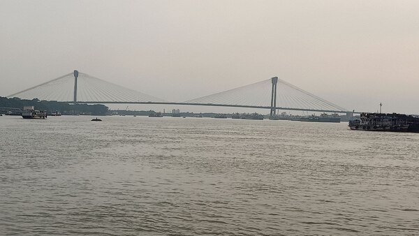 কলকাতায় মেঘলা আকাশ