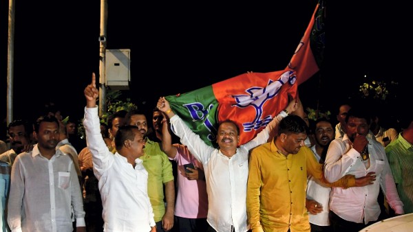 বিজেপির বিধায়ক কী লেখেন