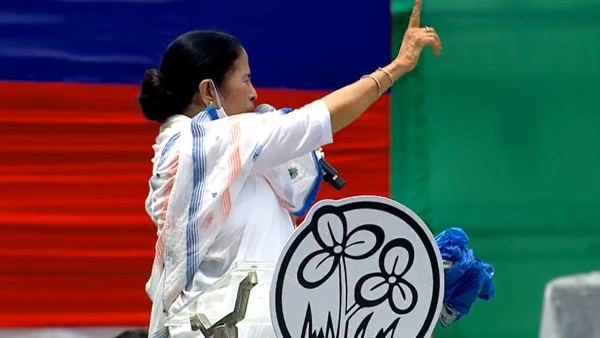 বিকাশ রঞ্জন ভট্টাচার্যকে নিশানা মমতার