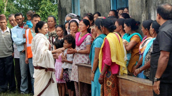 অন্য মেজাজে মমতা