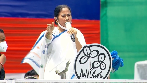 তীব্র আক্রমণ শানান মমতা