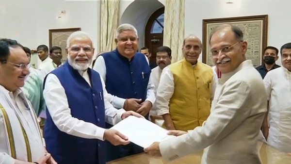 রবিবার রাজ্যপালের পদে ইস্তফা ধনখড়ের