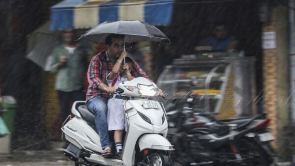 অবস্থান করছে ঘূর্ণাবর্ত, হতে পারে নিম্নচাপ