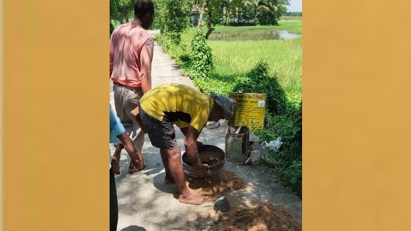 কেন্দ্রীয় প্রকল্পের টাকা বন্ধ