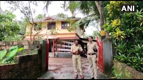 আরএসএস দফতরে বোমা নিক্ষেপ! আরএসএস দফতরে বোমা নিক্ষেপ!