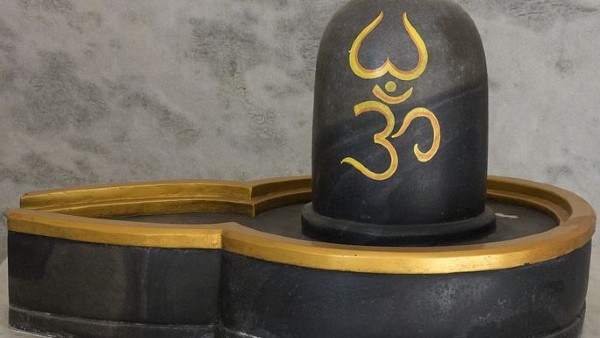 এই ফুল বিষ্ণুকে দিলে তিনি রেখে যান