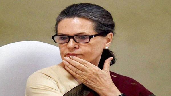 সোনিয়া গান্ধীর পাশে বিরোধী সাংসদরা