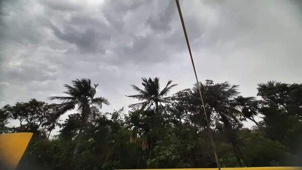 নিম্নচাপ অক্ষরেখা এবং ঘূর্ণাবর্তের প্রভাব