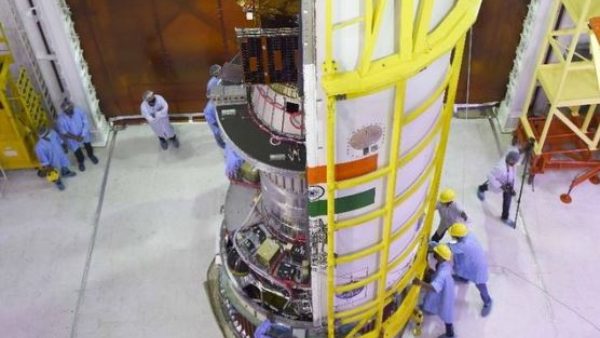 আজাদি স্যাট কী? ৭৫ তম স্বাধীনতা দিবস স্মরণে রাখতে ইসরোর নেতৃত্বে ৭৫০ জন ছাত্রী তৈরি করলেন স্যাটেলাইট আজাদি স্যাট কী? ৭৫ তম স্বাধীনতা দিবস স্মরণে রাখতে ইসরোর নেতৃত্বে ৭৫০ জন ছাত্রী তৈরি করলেন স্যাটেলাইট