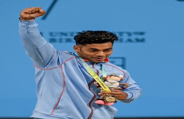 জড়ির কাজ করতে করতে দেশের হয়ে সোনা জয়, অচিন্ত্যের সাফল্যে উচ্ছ্বসিত দেউলপুর জড়ির কাজ করতে করতে দেশের হয়ে সোনা জয়, অচিন্ত্যের সাফল্যে উচ্ছ্বসিত দেউলপুর